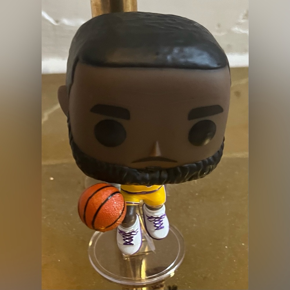 LA Lakers LeBron James #152 Funko Pop! Vinyl Figure NBA Out Of Stock No Box